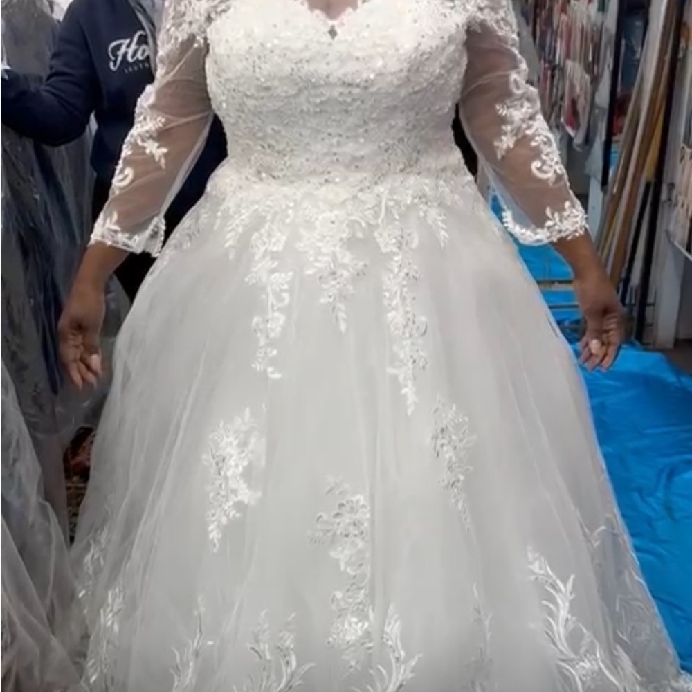 Elegant off White Lace Wedding Dress